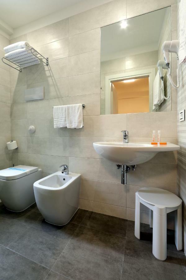 Simi Lan Hotel 3*
